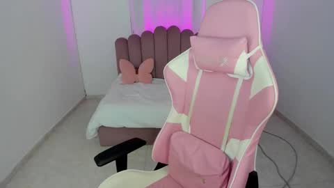 Meghan  online show from March 8, 8:01 pm