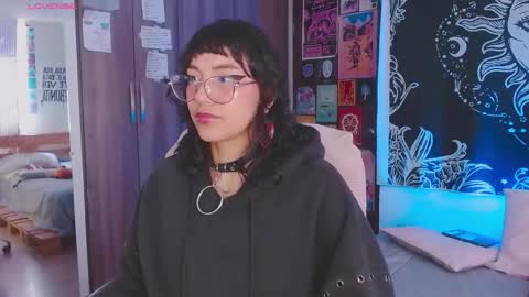 Melissa  -  -  Please help me to reach 100 thumbs up online show from November 6, 4:30 pm