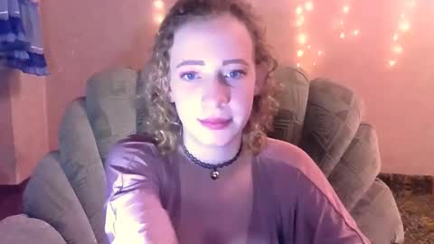 Snapshot of mel_mellie chatting on February 2, 9:45 pm Mel Mellie online show from February 2, 9:45 pm