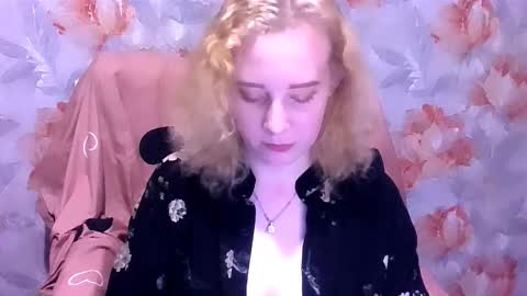 Snapshot of mel_mellie chatting on December 14, 7:51 pm Mel Mellie online show from December 14, 7:51 pm