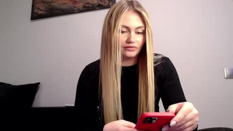 Melania online show from December 5, 4:34 pm