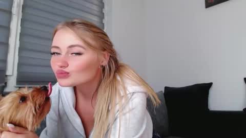 Melania online show from September 19, 11:33 am