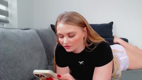 Melania online show from February 18, 11:50 am