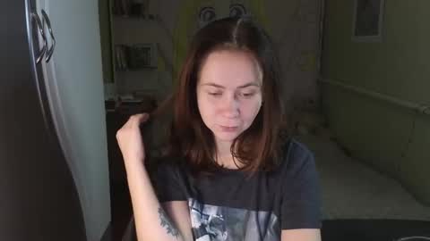 Snapshot of melania____ chatting on November 2, 7:27 pm Mila online show from November 2, 7:27 pm