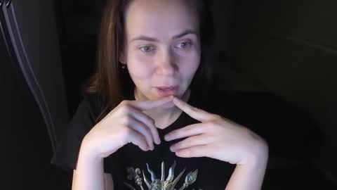 Snapshot of melania____ chatting on November 18, 8:35 pm Mila online show from November 18, 8:35 pm