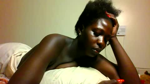 Snapshot of melanie_bae1 chatting on June 2, 3:19 am melanie_bae1 online show from June 2, 3:19 am