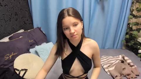 Melanie online show from November 18, 8:52 am