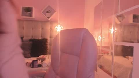 Snapshot of melanie_hh chatting on October 14, 4:02 am Melanie online show from October 14, 4:02 am