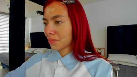 Melanie roux  online show from April 3, 12:25 pm