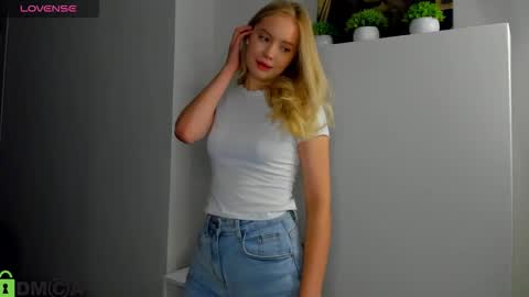 Melanie online show from September 11, 1:39 am