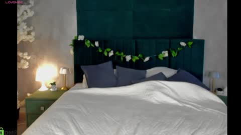 Melanie online show from December 3, 1:13 am