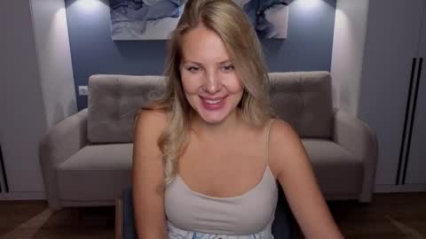 Snapshot of melaniebennett chatting on September 16, 6:14 am Melanie Bennett online show from September 16, 6:14 am