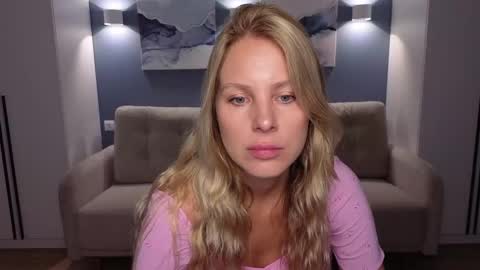 Snapshot of melaniebennett chatting on September 18, 6:04 am Melanie Bennett online show from September 18, 6:04 am