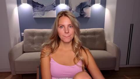 Snapshot of melaniebennett chatting on October 3, 6:21 am Melanie Bennett online show from October 3, 6:21 am