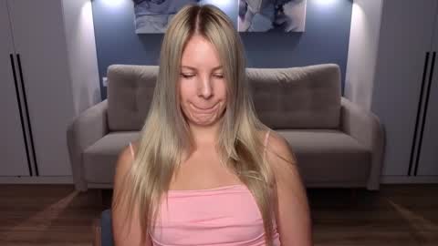 Snapshot of melaniebennett chatting on November 12, 6:58 am Melanie Bennett online show from November 12, 6:58 am