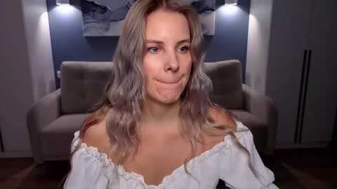 Snapshot of melaniebennett chatting on November 16, 8:20 am Melanie Bennett online show from November 16, 8:20 am