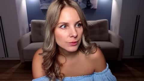 Snapshot of melaniebennett chatting on November 19, 11:43 am Melanie Bennett online show from November 19, 11:43 am