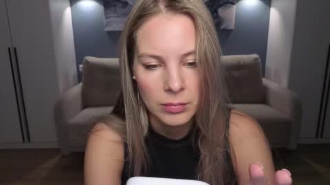 Snapshot of melaniebennett chatting on December 16, 6:07 am Melanie Bennett online show from December 16, 6:07 am