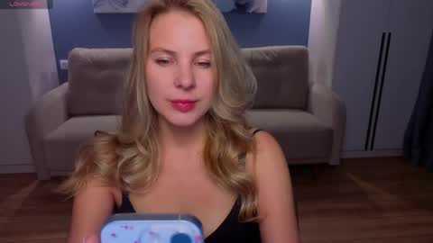 Snapshot of melaniebennett chatting on May 8, 6:19 am Melanie Bennett online show from May 8, 6:19 am