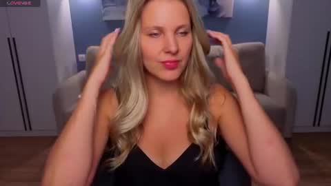 Melanie Bennett online show from June 11, 7:17 am