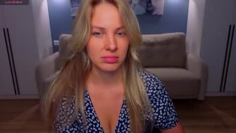 Melanie Bennett online show from June 18, 6:46 am