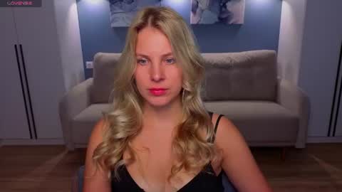 Melanie Bennett online show from June 19, 6:40 am