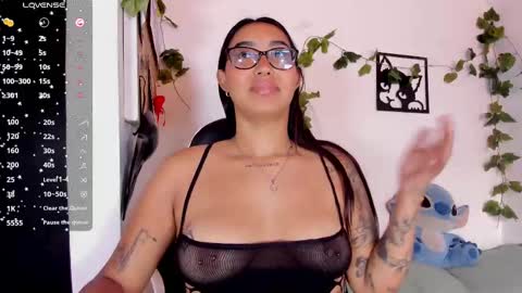 Melanie online show from November 6, 4:52 pm