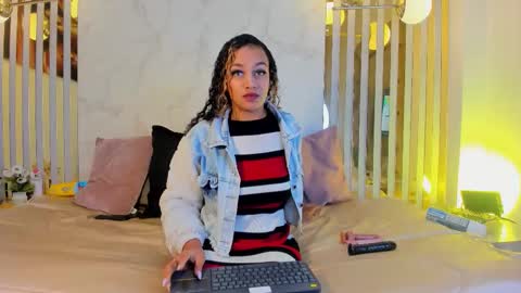 Snapshot of melaniegh_ chatting on September 9, 11:10 am Melanie online show from September 9, 11:10 am