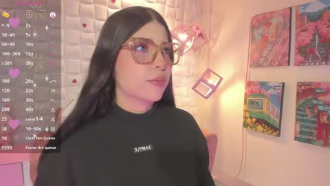 Snapshot of melaniegrayx chatting on May 9, 2:33 pm melaniegrayx online show from May 9, 2:33 pm