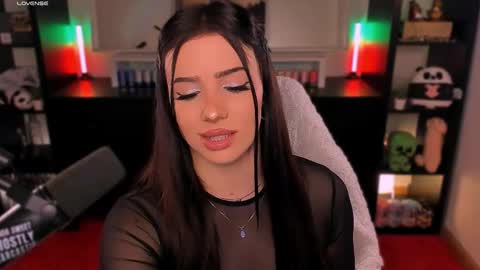 Melanie  online show from December 1, 7:41 pm