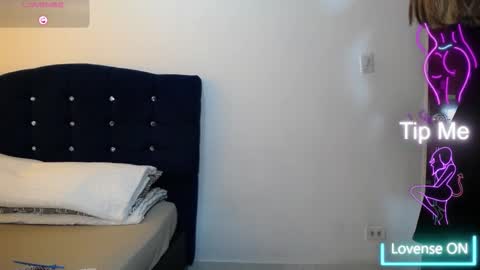 Melanie Parker online show from February 18, 2:13 pm