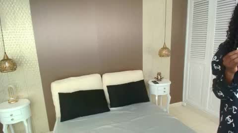 Melanie online show from November 6, 12:06 pm