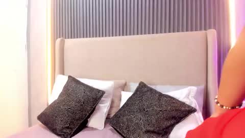 Snapshot of melanieroah1 chatting on November 3, 1:01 pm MelanieRoah online show from November 3, 1:01 pm