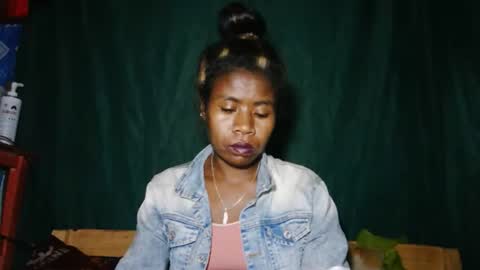 melanih online show from May 24, 3:39 pm