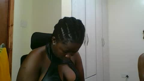 Snapshot of melanin_juicey8 chatting on April 16, 10:12 pm melanin_juicey8 online show from April 16, 10:12 pm