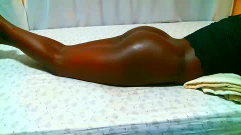 Snapshot of melanin_queen22 chatting on September 22, 8:16 am melanin queen online show from September 22, 8:16 am