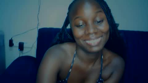 Snapshot of melanin_sassy96 chatting on December 20, 6:37 pm bad lil shawry online show from December 20, 6:37 pm