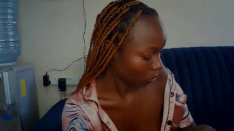 Snapshot of melanin_sassy96 chatting on January 17, 2:00 pm bad lil shawry online show from January 17, 2:00 pm