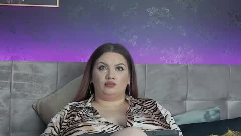 Snapshot of melanniebrown chatting on December 8, 6:33 am melanniebrown online show from December 8, 6:33 am