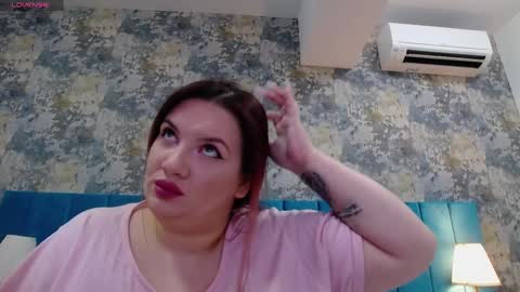 Snapshot of melanniebrown chatting on December 15, 4:37 pm melanniebrown online show from December 15, 4:37 pm