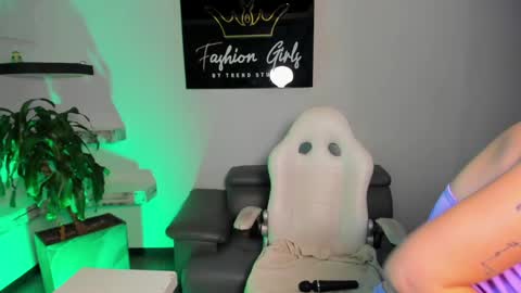 MelanyLuv online show from February 6, 1:27 am