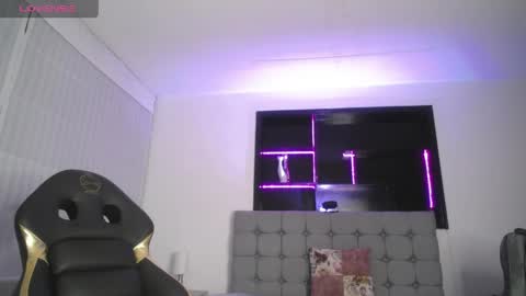 melanny_petite online show from April 15, 11:39 am