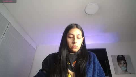 Snapshot of melanny_petite chatting on May 6, 11:37 am melanny_petite online show from May 6, 11:37 am