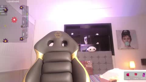 Snapshot of melanny_petite chatting on May 10, 12:10 pm melanny_petite online show from May 10, 12:10 pm