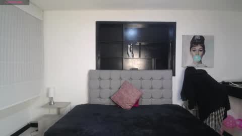 Snapshot of melanny_petite chatting on May 20, 12:22 pm melanny_petite online show from May 20, 12:22 pm