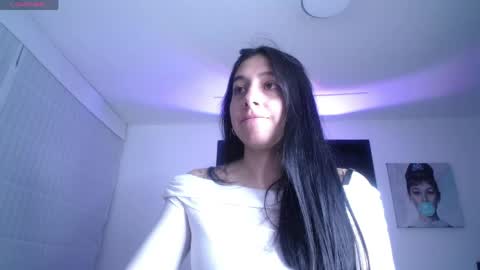 Snapshot of melanny_petite chatting on June 2, 1:02 pm melanny_petite online show from June 2, 1:02 pm