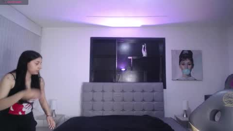 Snapshot of melanny_petite chatting on June 4, 12:33 pm melanny_petite online show from June 4, 12:33 pm