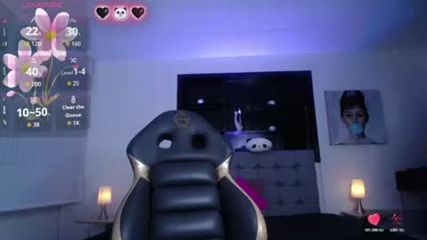 Snapshot of melanny_petite chatting on June 13, 1:31 pm melanny_petite online show from June 13, 1:31 pm