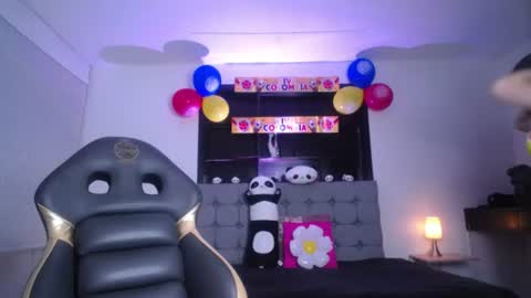 Snapshot of melanny_petite chatting on July 7, 12:31 pm melanny_petite online show from July 7, 12:31 pm