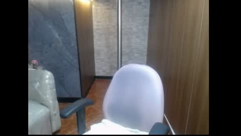 Snapshot of melanny_petite chatting on July 13, 12:19 pm melanny_petite online show from July 13, 12:19 pm